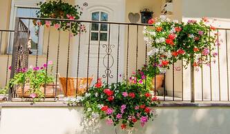Villa Home & Garden Lasko
