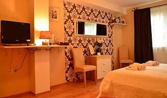 Villa Home & Garden Lasko