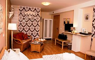 Villa Home & Garden Lasko