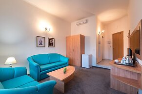 Hotel Lotus
