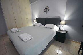 A&J Apartments or Rooms athens airport