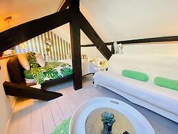 Studios with Mezzanine Rua da Moeda