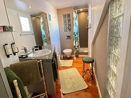 Studios with Mezzanine Rua da Moeda