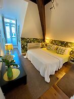 Studios with Mezzanine Rua da Moeda