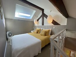 Studios with Mezzanine Rua da Moeda