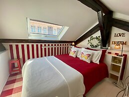 Studios with Mezzanine Rua da Moeda