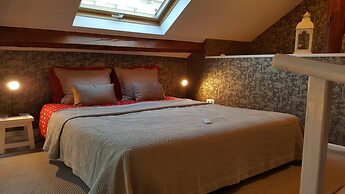 Studios with Mezzanine Rua da Moeda