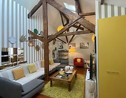 Studios with Mezzanine Rua da Moeda