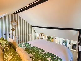 Studios with Mezzanine Rua da Moeda