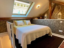 Studios with Mezzanine Rua da Moeda