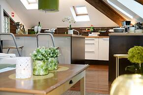 Studios with Mezzanine Rua da Moeda