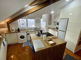 Studios with Mezzanine Rua da Moeda