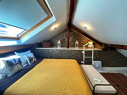 Studios with Mezzanine Rua da Moeda