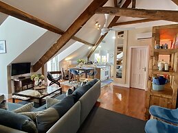 Studios with Mezzanine Rua da Moeda