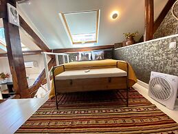 Studios with Mezzanine Rua da Moeda