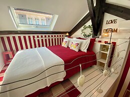 Studios with Mezzanine Rua da Moeda