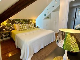 Studios with Mezzanine Rua da Moeda