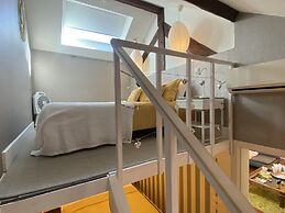 Studios with Mezzanine Rua da Moeda