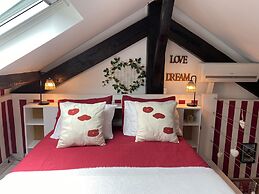 Studios with Mezzanine Rua da Moeda