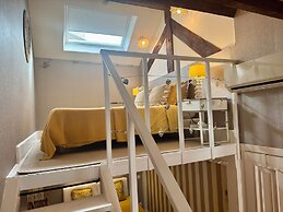 Studios with Mezzanine Rua da Moeda