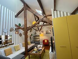 Studios with Mezzanine Rua da Moeda