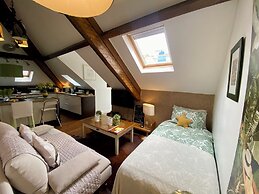 Studios with Mezzanine Rua da Moeda