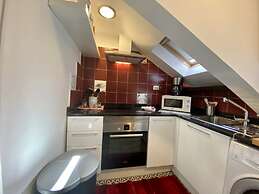 Studios with Mezzanine Rua da Moeda