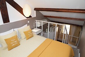 Studios with Mezzanine Rua da Moeda