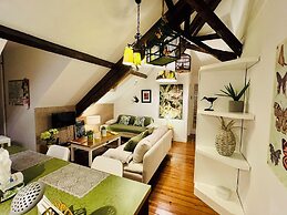 Studios with Mezzanine Rua da Moeda