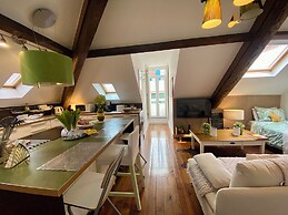 Studios with Mezzanine Rua da Moeda