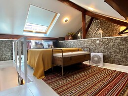 Studios with Mezzanine Rua da Moeda