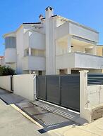 Spacious Chic Residence