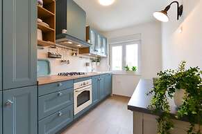 Spacious Chic Residence