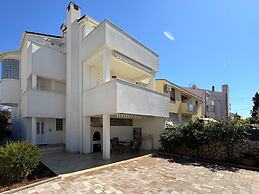 Spacious Chic Residence