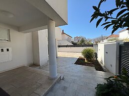 Spacious Chic Residence