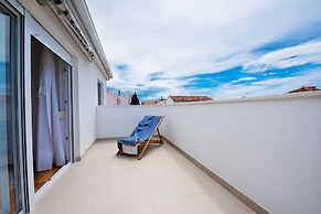 Spacious Chic Residence