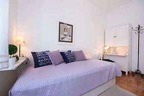 Spacious Chic Residence