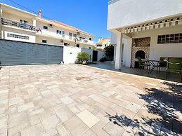 Spacious Chic Residence