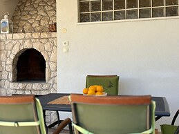 Spacious Chic Residence