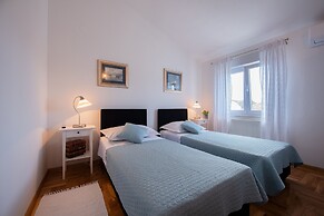 Spacious Chic Residence