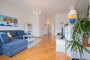 Spacious Chic Residence