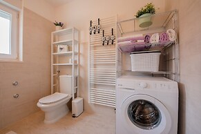 Spacious Chic Residence