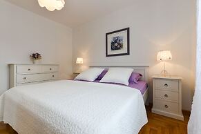 Spacious Chic Residence