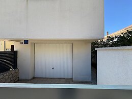 Spacious Chic Residence