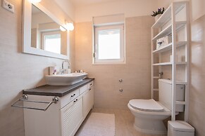 Spacious Chic Residence