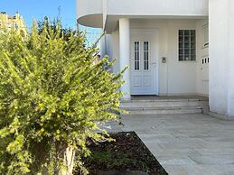 Spacious Chic Residence