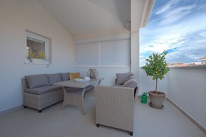 Spacious Chic Residence