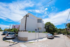 Spacious Chic Residence