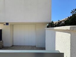 Spacious Chic Residence