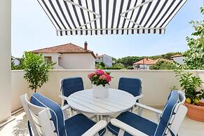 Spacious Chic Residence